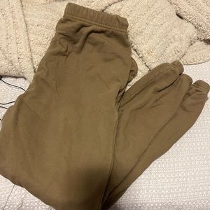 Good American sweatpants